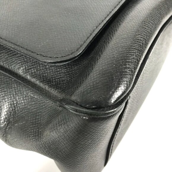 LOUIS VUITTON Taiga Milo Bags Crossbody Flap Messenger Bag Shoulder Bag - Picture 13 of 16